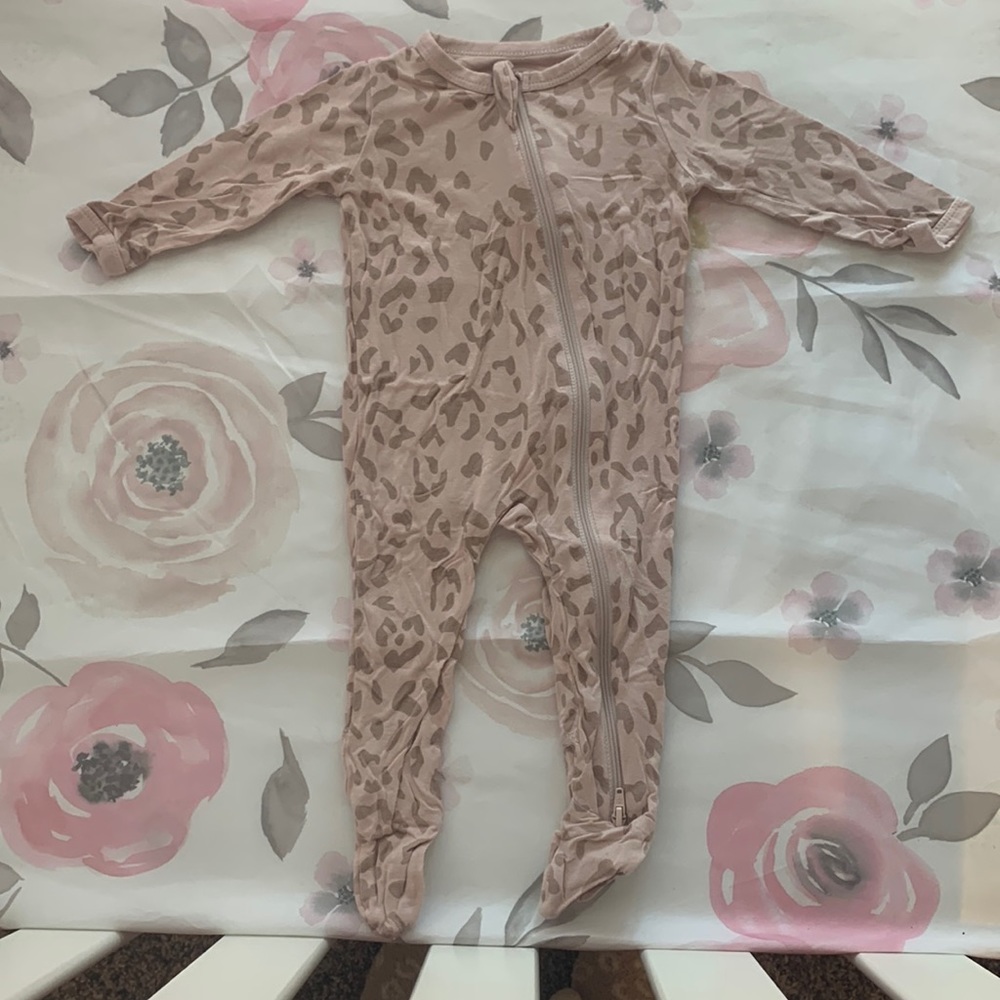 Kyte leopard onesie 3-6 month